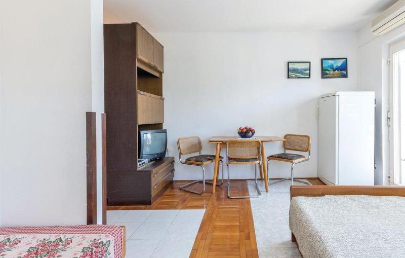 One-Bedroom Apartment with Balcony image 2