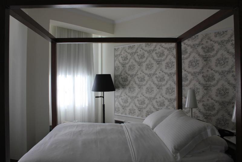 Deluxe Room image 3
