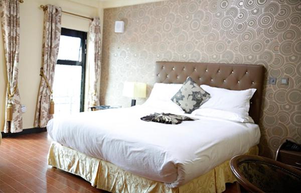 King Room with Balcony