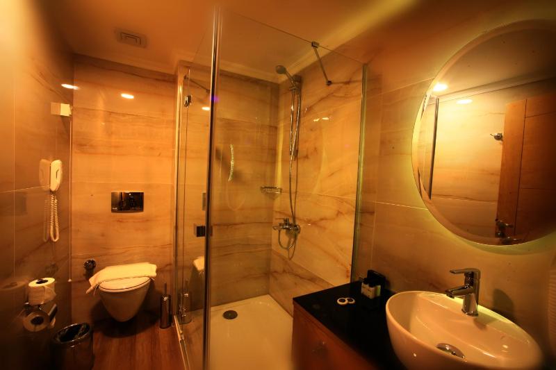 Deluxe Room image 3
