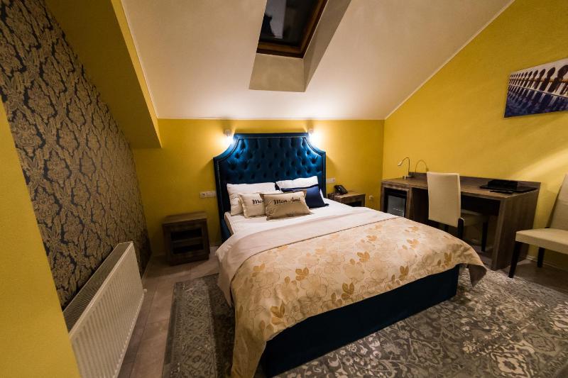Superior Double Room image 3