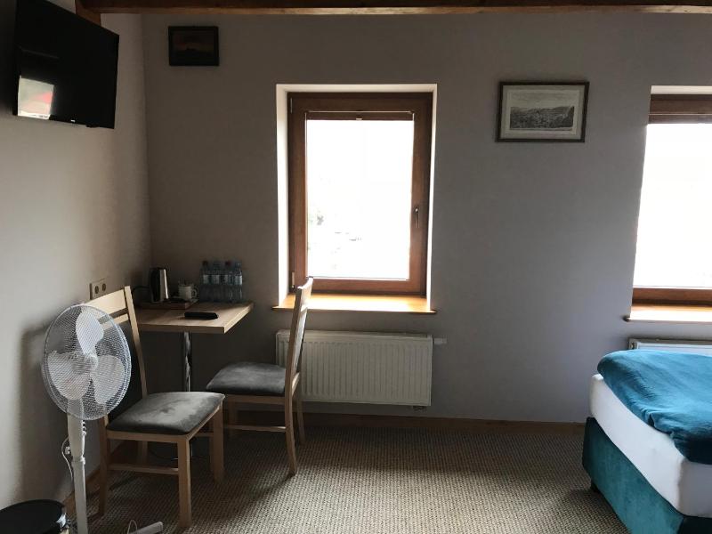 Large Twin Room image 3