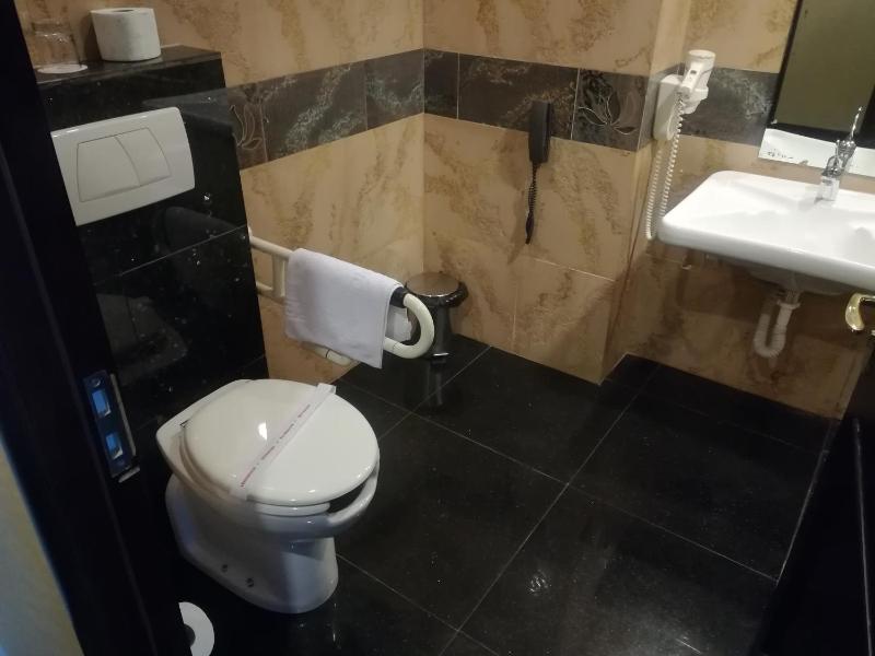 Single Room - Mobility Access image 3