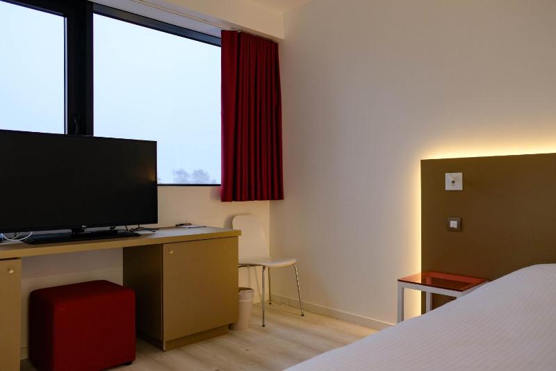 Standard Double or Twin Room image 2