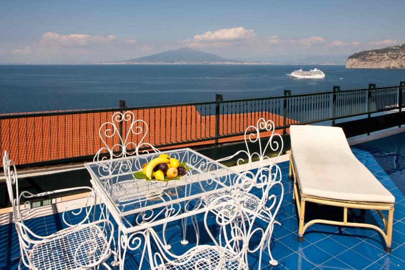 Suite with Sea View image 1