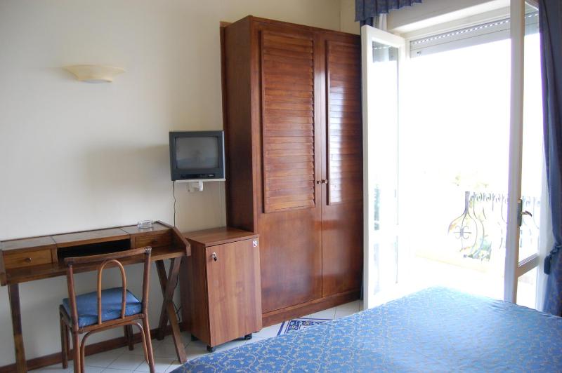 Superior Double or Twin Room with Sea View image 2