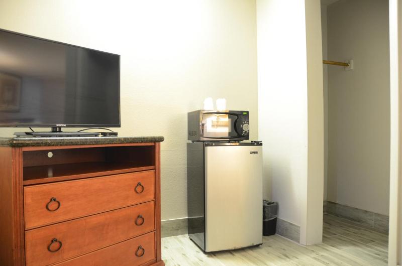 Double Room with Two Double Beds - Smoking image 3
