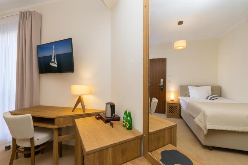 Single Room image 4