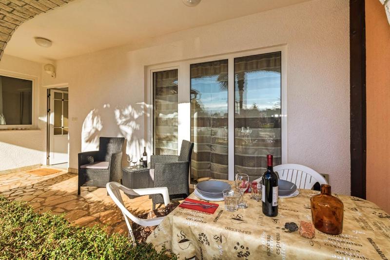Studio Apartment image 4
