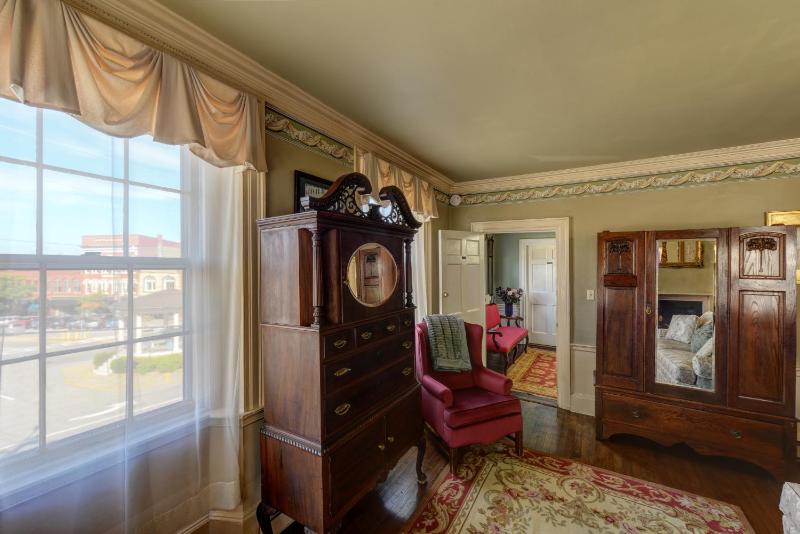 Phillips Suite image 2