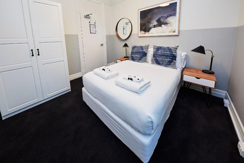 Standard Double Room with Shared Bathroom image 1
