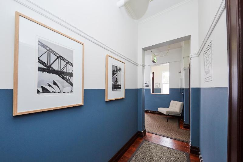 Standard Double Room with Shared Bathroom image 3