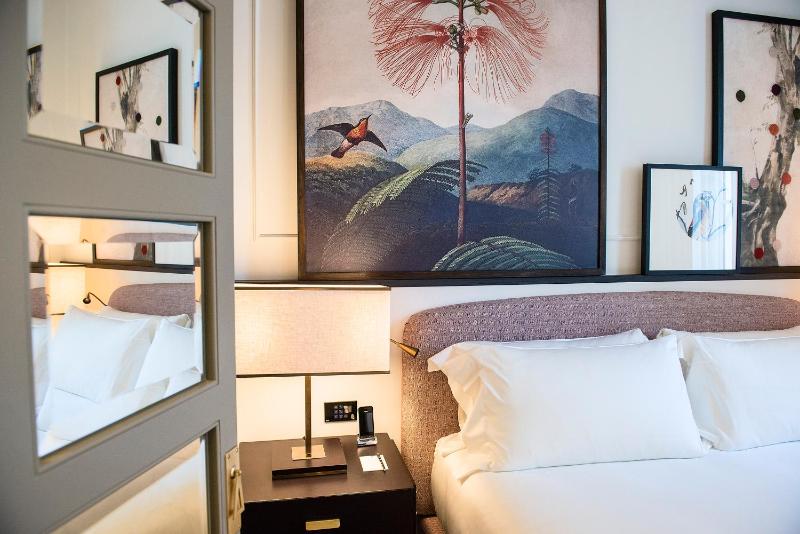 Double or Twin Room with Garden View image 3