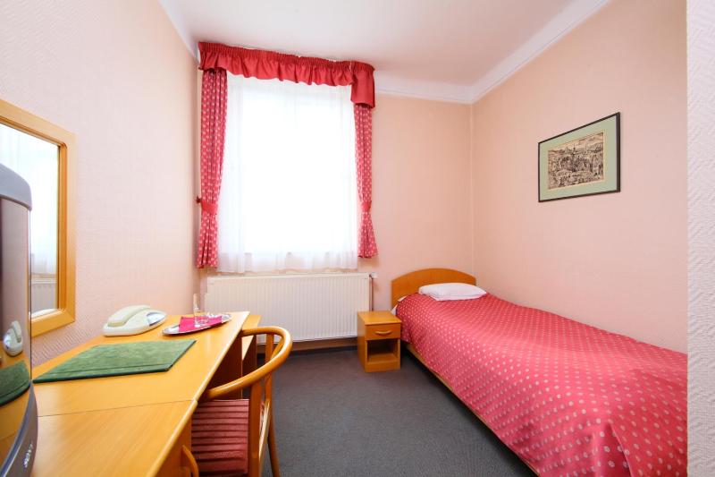 Single Room with Air Conditioning image 1