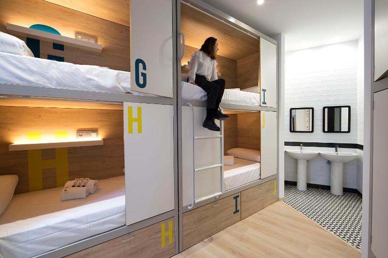 Bed in 10-Bed Mixed Dormitory Room image 3