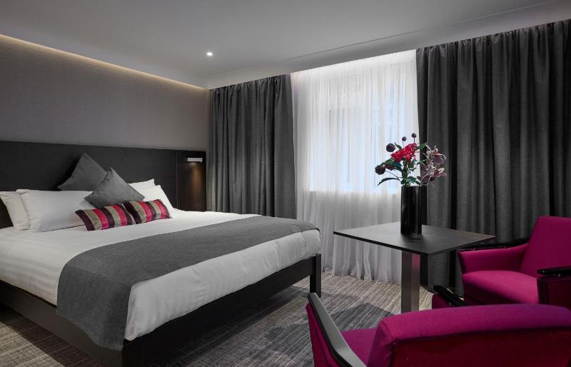 Deluxe Double Room image 3