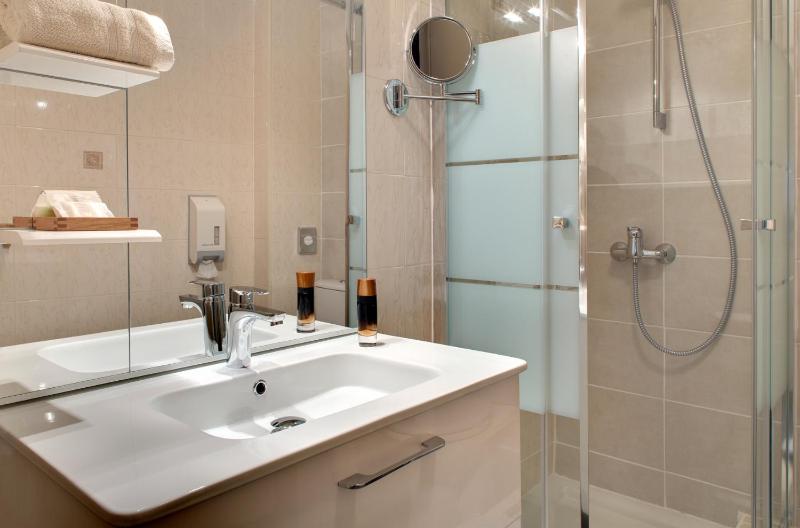 Privilege Triple Room (Double Bed and Extra Bed image 3