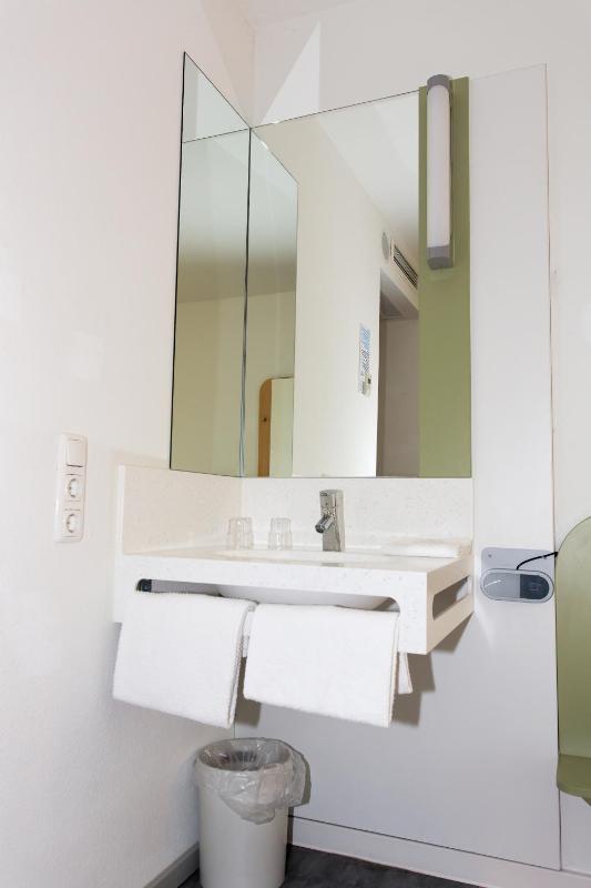 Standard Double or Twin Room image 3