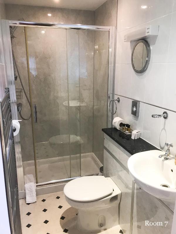 Standard Double Room image 2