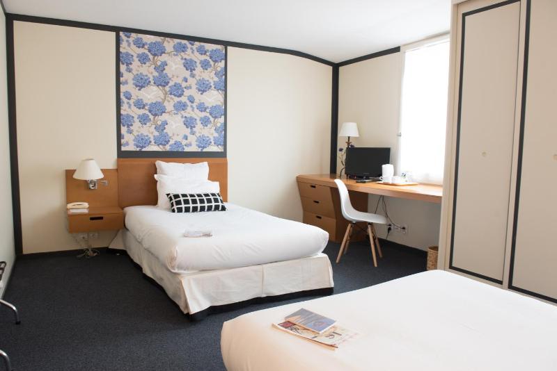 Twin Room image 2