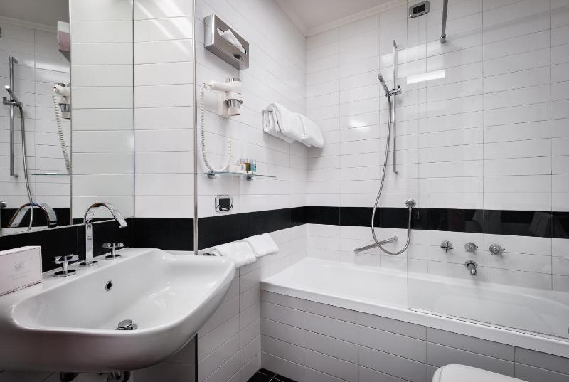 Classic Single Room image 4