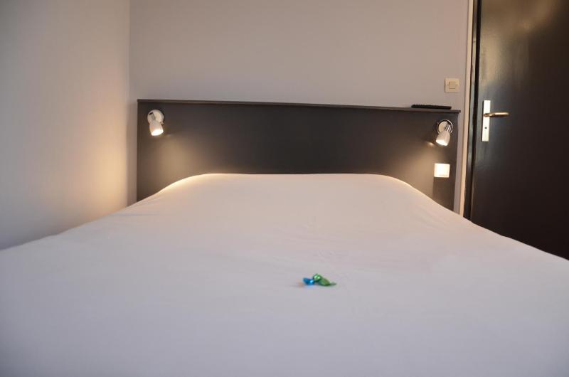 Double or Twin Room image 3