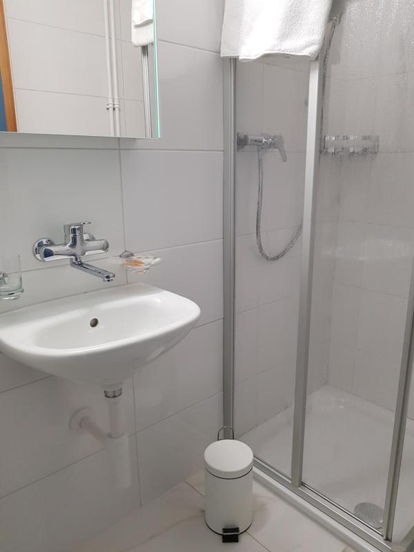 Deluxe Double or Twin Room image 2