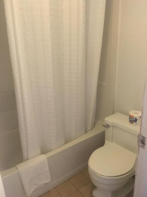 Queen Room with Two Queen Beds - Motel  image 2