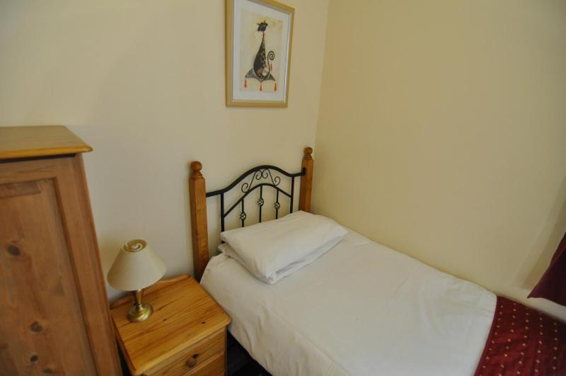 Single Room image 2