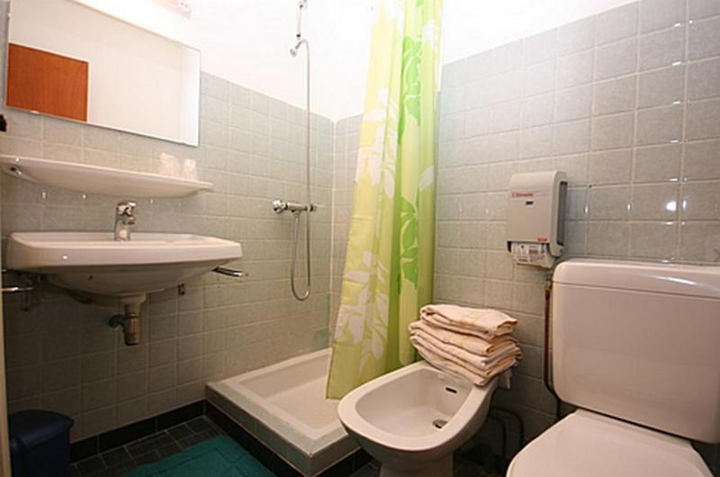 Connecting Room image 2