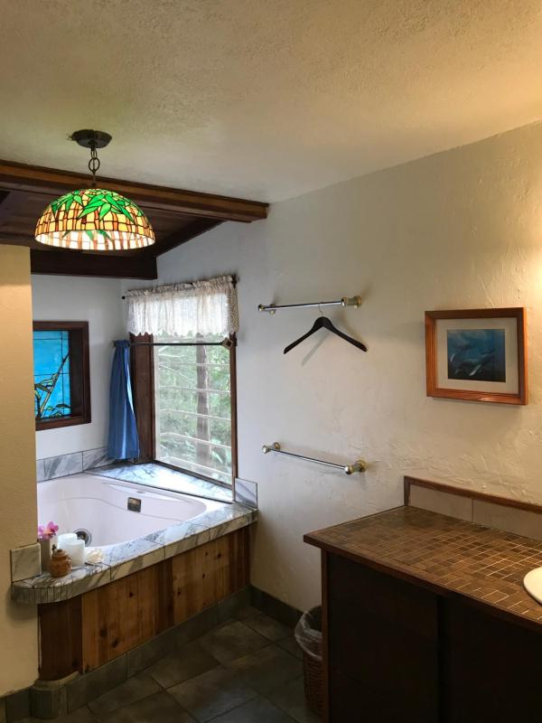 Hale Maluhia Country Inn - image 19