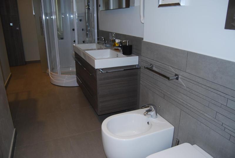 Deluxe Double or Twin Room image 1