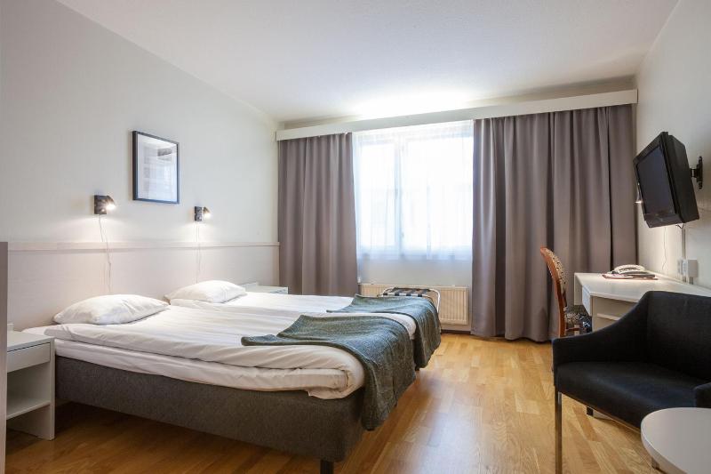 Twin Room image 3