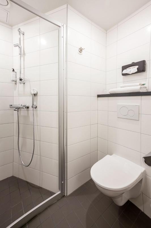 Single Room image 3