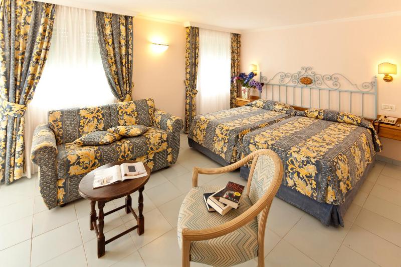 Quadruple Room image 1