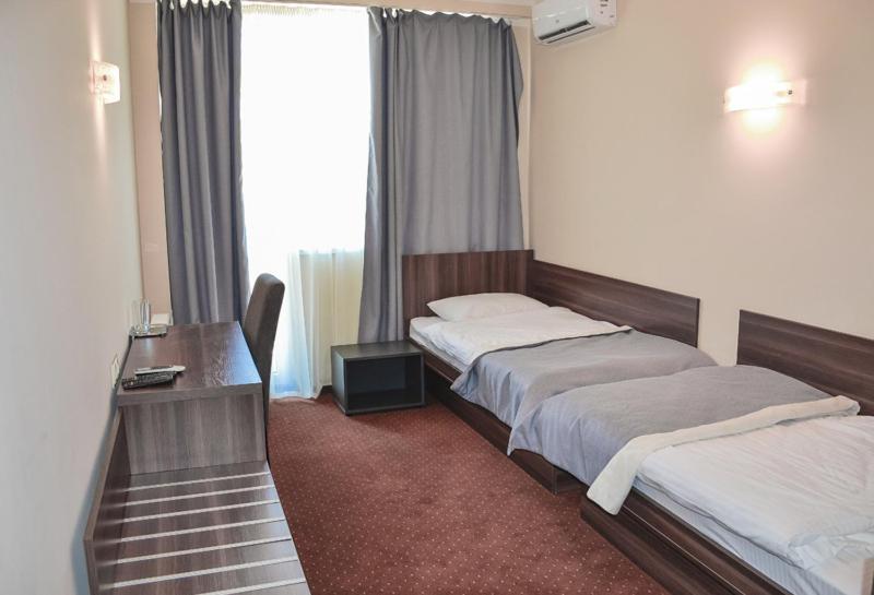 Twin Room with Balcony image 3