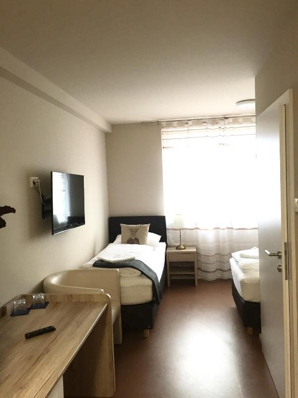 Twin Room image 2