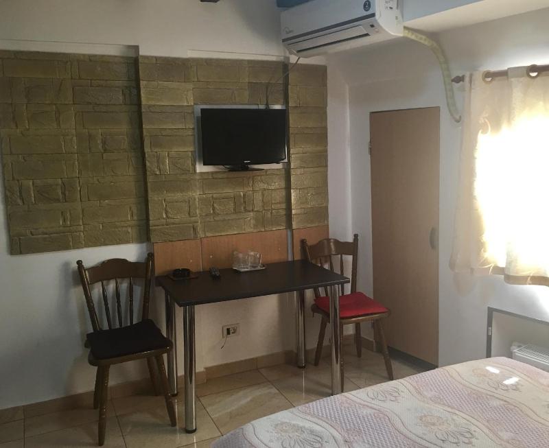 Single Room with Bathroom image 2