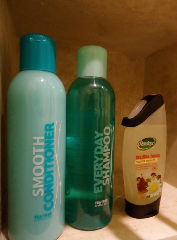 Single Room with Shared Bathroom image 4