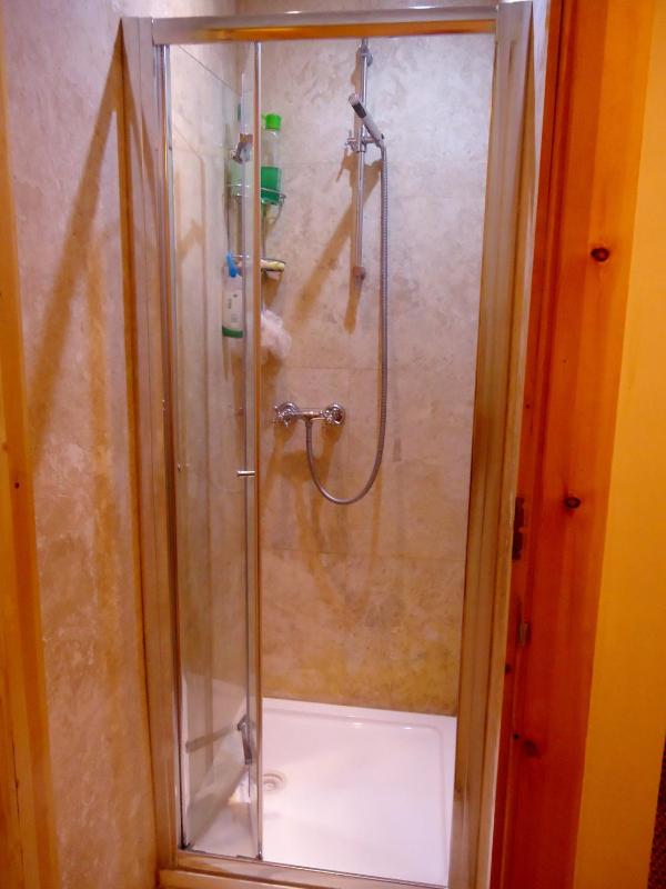 Double Room with Shared Bathroom image 4