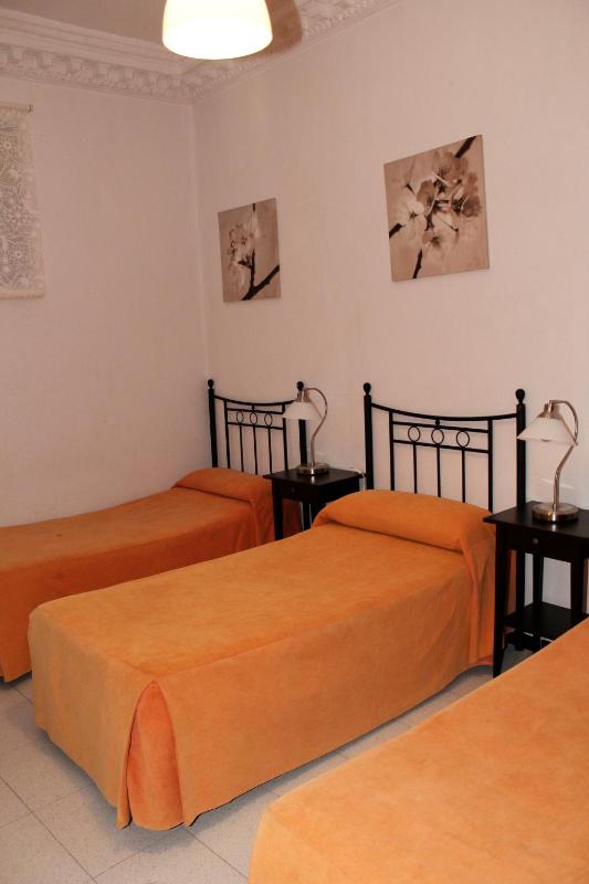 Triple Room with Shared Bathroom image 2