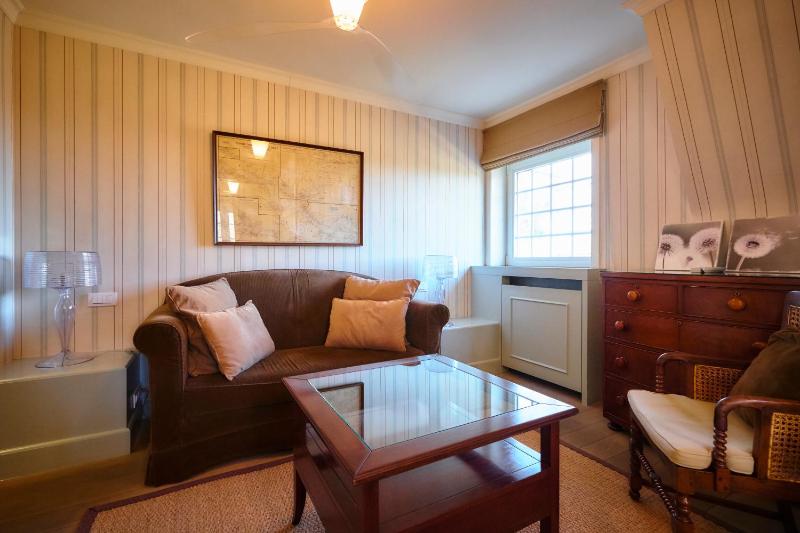 Superior One-Bedroom Suite image 3
