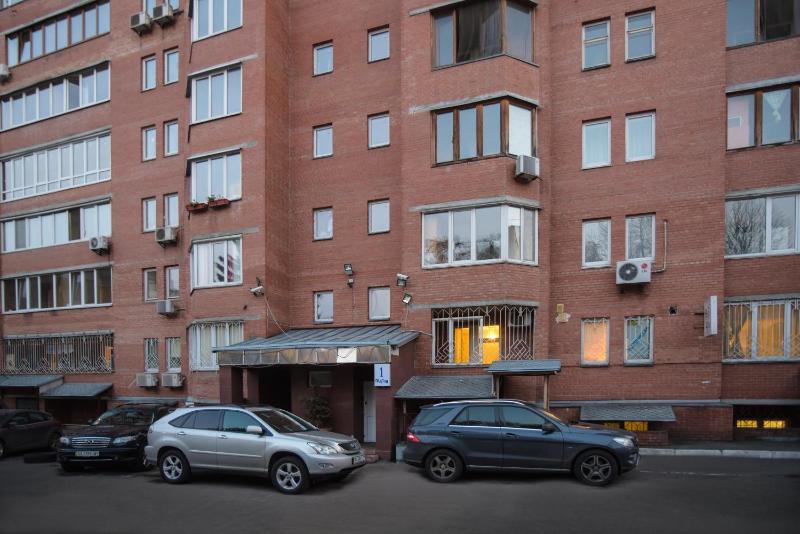 ApartHotel on Klinichna st. (1st entrance) - image 4