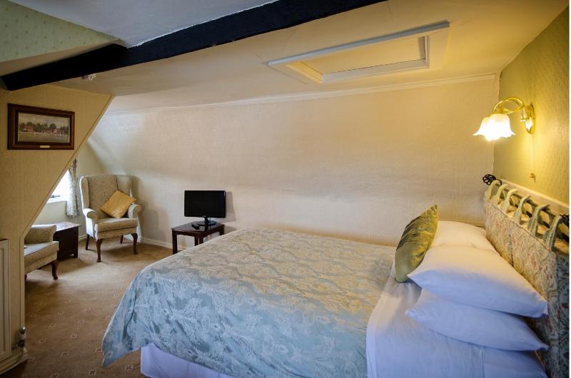 Classic Double Room image 2