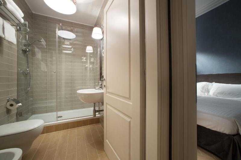 Double or Twin Room image 4