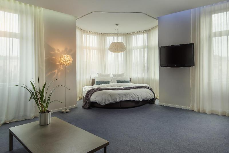 Junior Suite (2 Adults) image 4