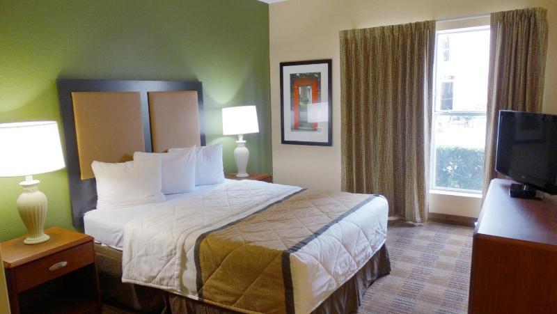 Two-Bedroom Suite with 2 Queen Beds- Non-Smoking image 2