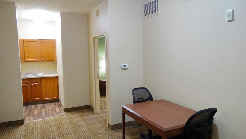 Two-Bedroom Suite with 2 Queen Beds- Non-Smoking image 3