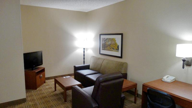 Two-Bedroom Suite with 2 Queen Beds- Non-Smoking image 4