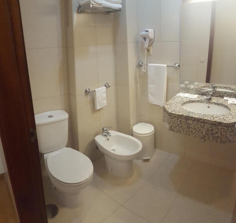 Triple Room with 3 Single Beds image 3